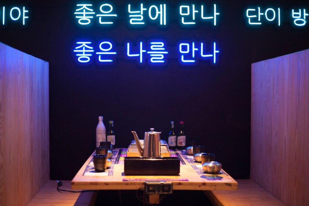 백화점 팝업스토어에 줄을 선 방문객들