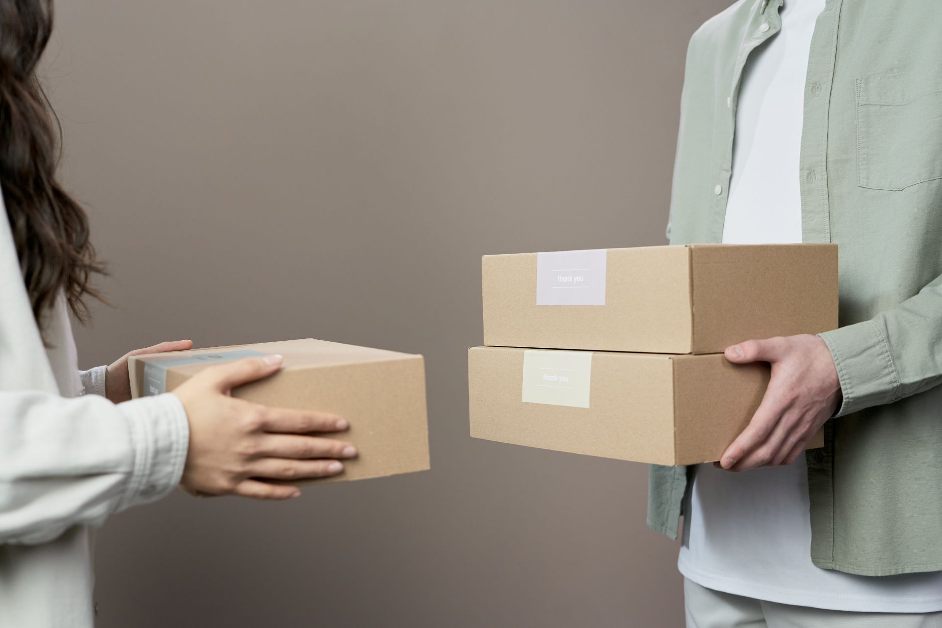 이커머스 뷰티 카테고리 화면과 스킨케어 제품 이미지
